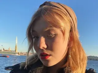AlexisDavyes show pics anal