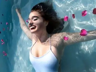 AriCris free livejasmin pics