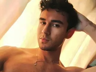 AxelBennett naked lj real