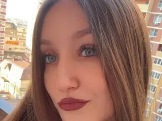 DeliaBeam show nude pics