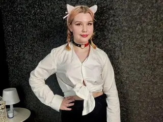EleonoraTaylor show ass live