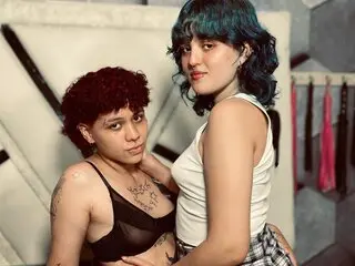 JadeAndJess webcam free show