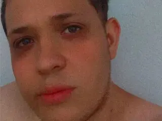 JamesRobson shows toy video