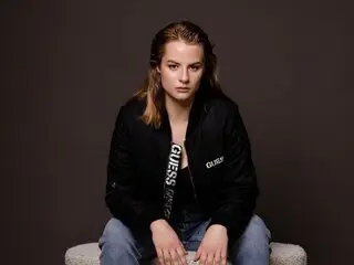 JeanMyers shows show pussy
