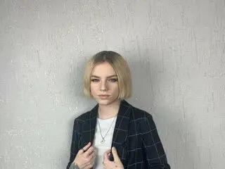 KiraFlatcher shows webcam jasmin