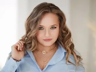 LexaRay shows free naked