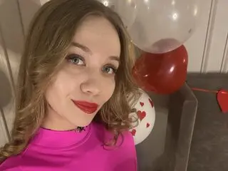 LisaFalse recorded online pics