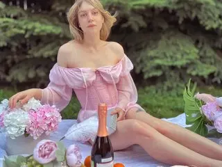 LoraMorris free webcam video