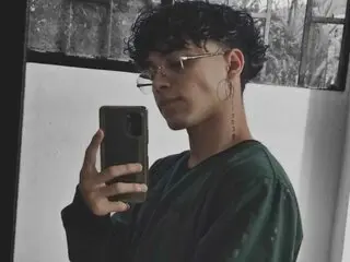 LouisCoi anal webcam jasmin