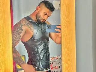 LucasSimons ass webcam naked