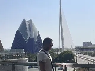 MilanThomson live porn shows