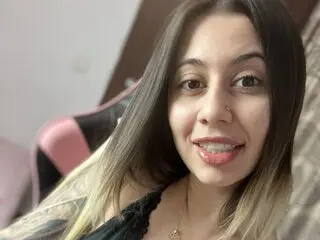 NickyDiamoond shows live webcam