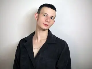 PeterHorns free private show