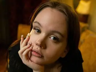 SarandaRyan shows real livejasmin
