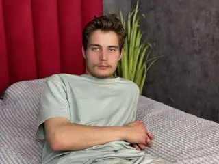 ThomasRaw live toy webcam