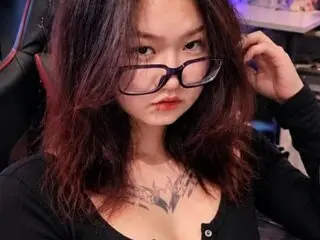 TishaOyervides shows webcam lj