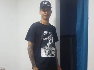 TommyDeep shows pics live